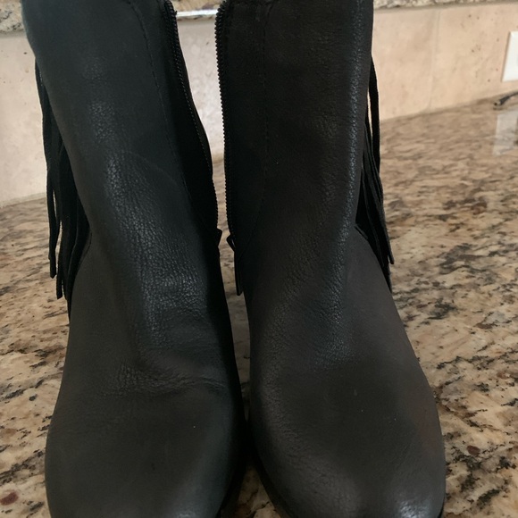 Vince Camuto Fringe Harllin Size 6 - Picture 4 of 9